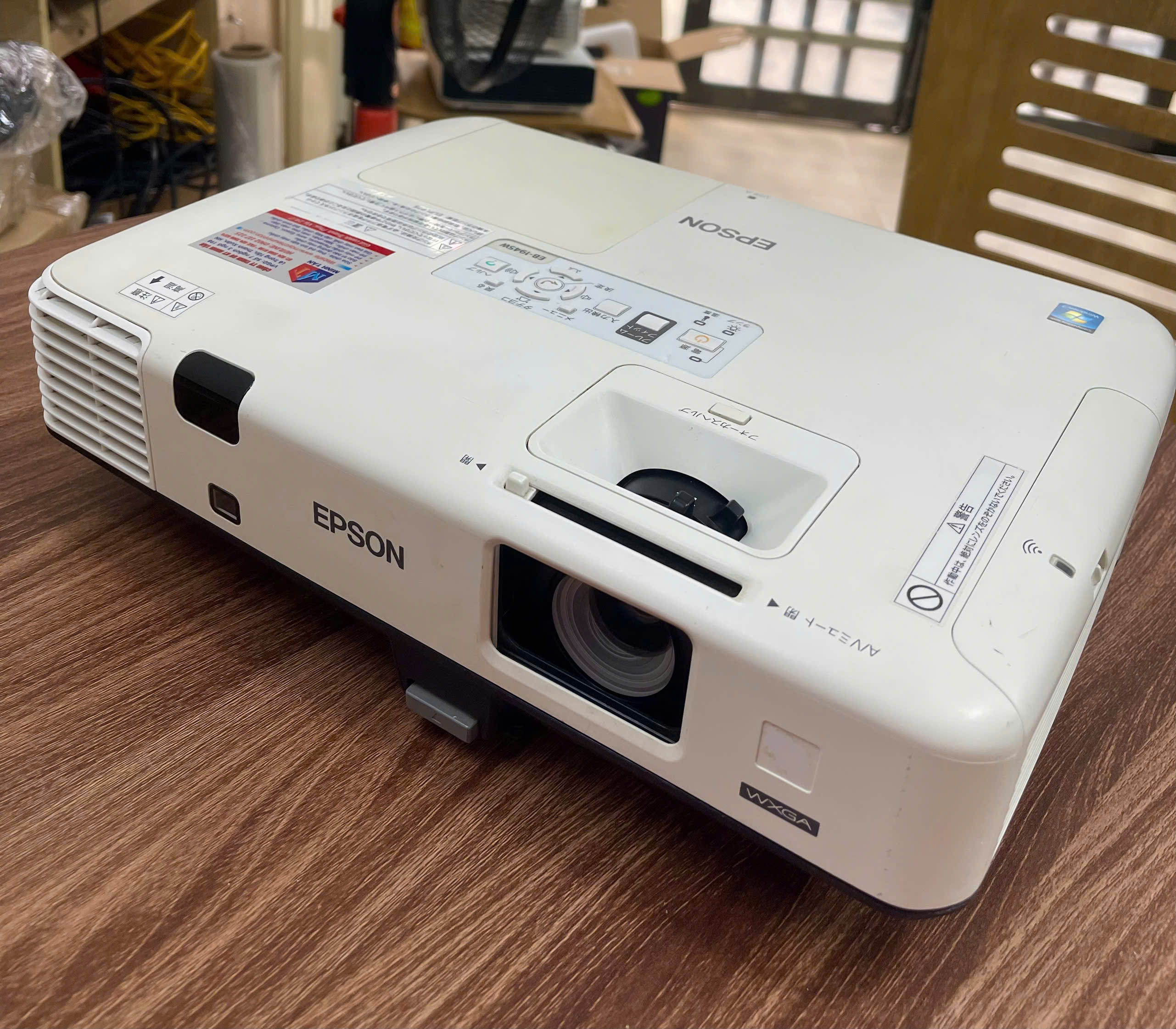 MÁY CHIẾU EPSON EB- 1945W MỚI 90-95%